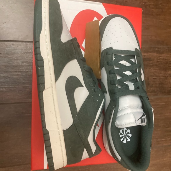 Women’s Nike Dunk Low. Brand new never worn dead stock. Women’s size 8 - Picture 1 of 4